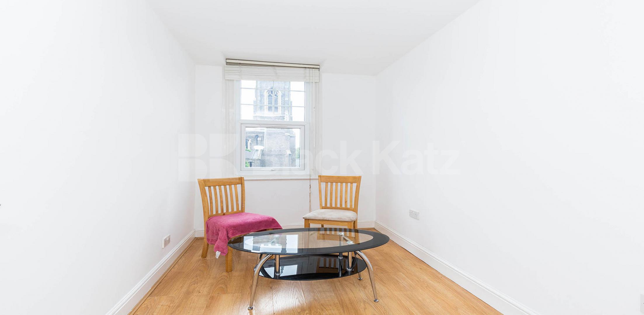 			4 Bedroom, 1 bath, 1 reception Flat			 Criterion Mews, UPPER HOLLOWAY 